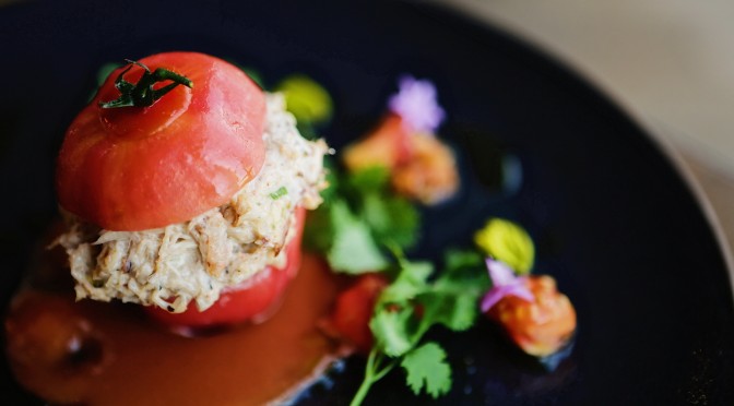 Organic tomato stuffed with Alaskan king crab01