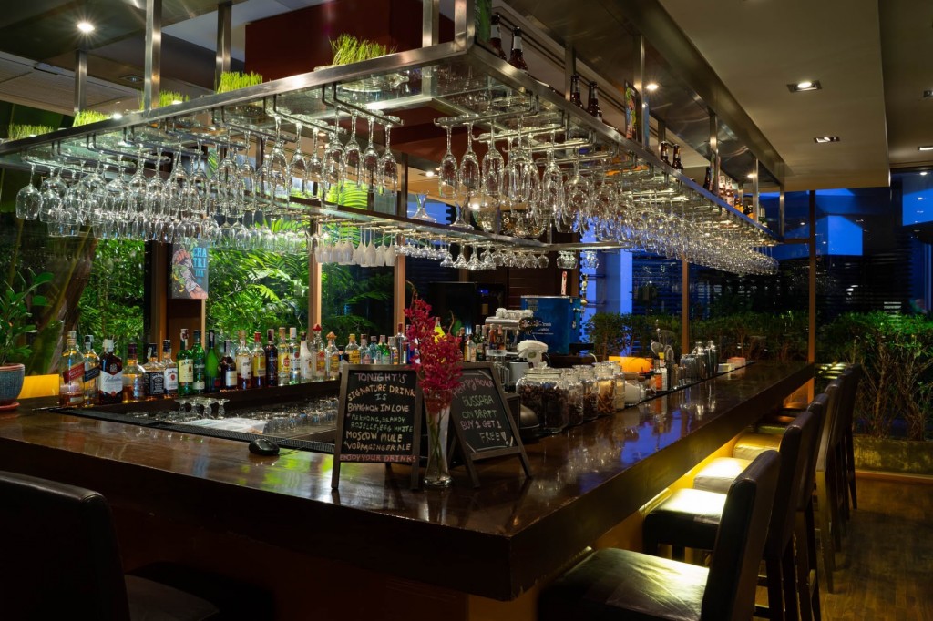 Issara_interior_bar