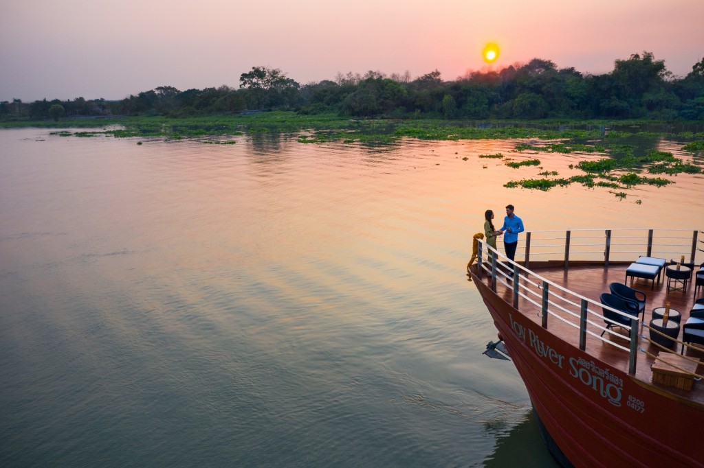 Loy Pela Voyages - Loy River Song - River