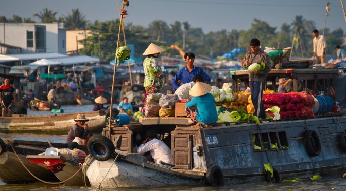 AZCT-Cai-Rang-FLoating-Market-Cabbage-Selling