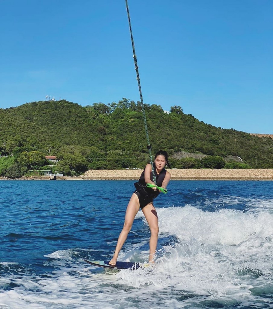 Jeanini Tsoi wakesurfing