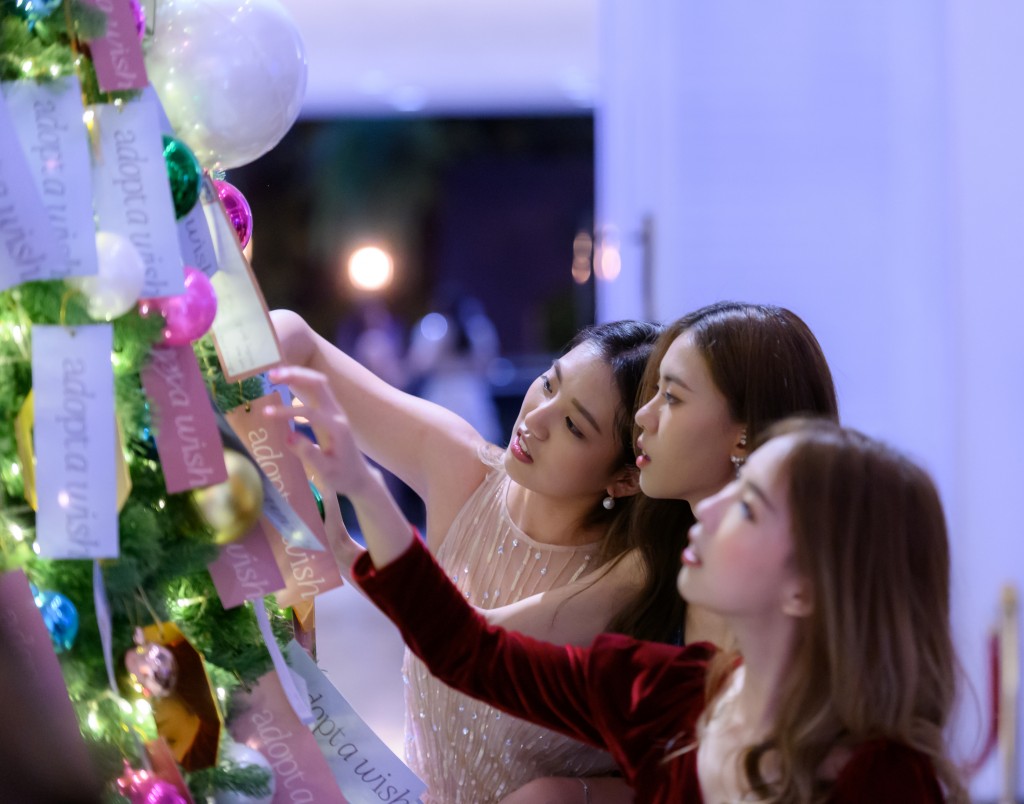 23. Christmas Tree Lighting Ceremony_Adopt a Wish