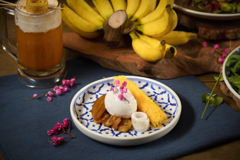 Khanom La - Crispy rice pancake  with fried banana and coconut ice cream