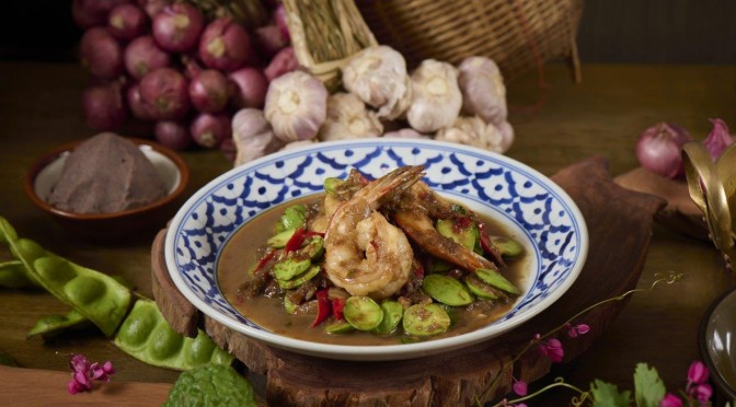 Sir-fried sato with prawns and minced pork