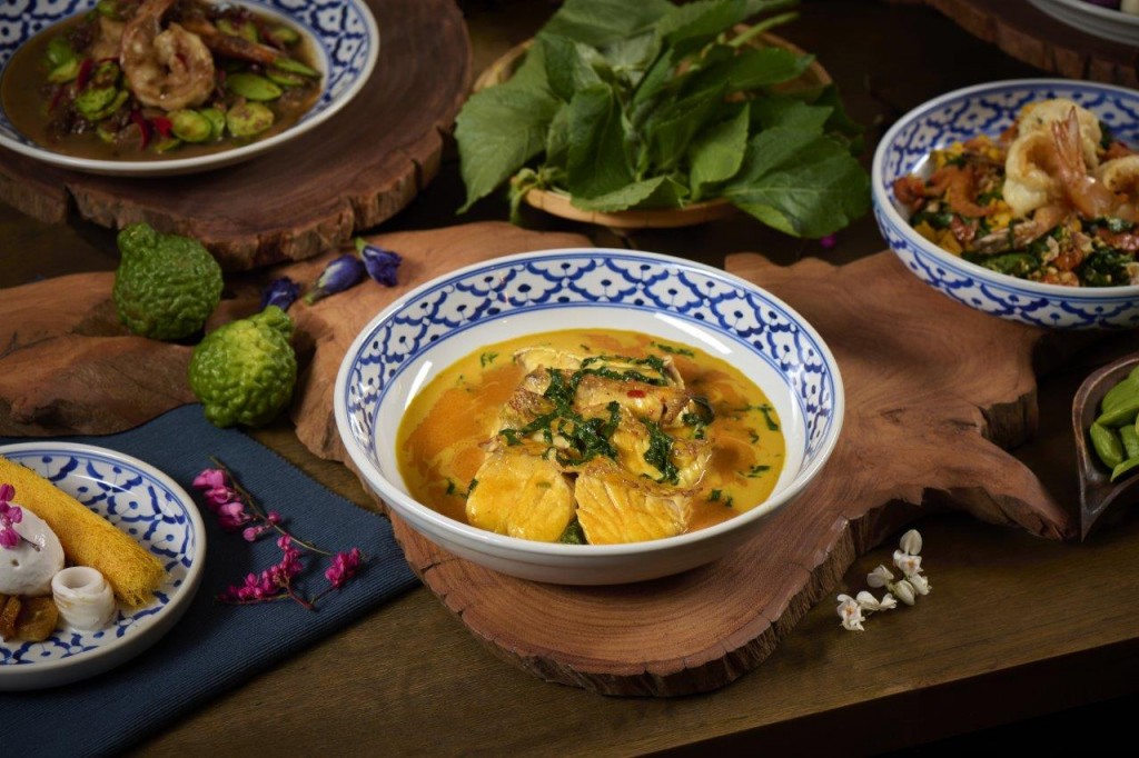 Southern-style yellow curry with red snapper