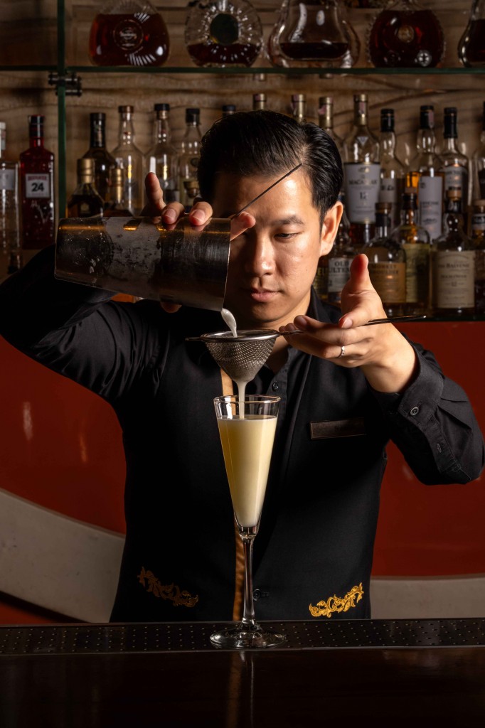 02. Mixologist_1897 Lounge