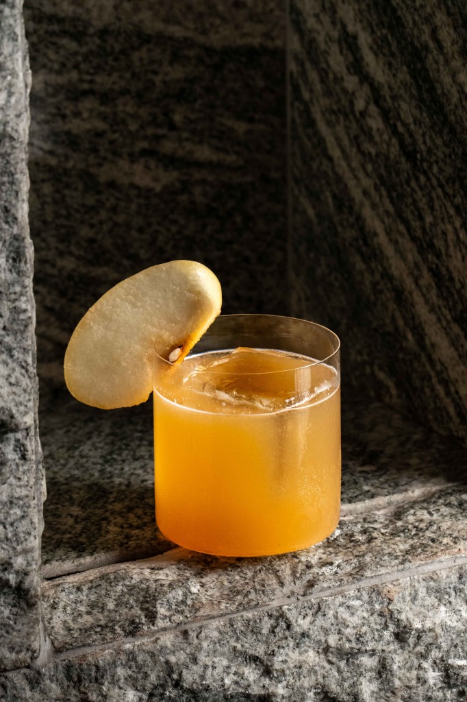 06. Autumn Dream_1897 Lounge