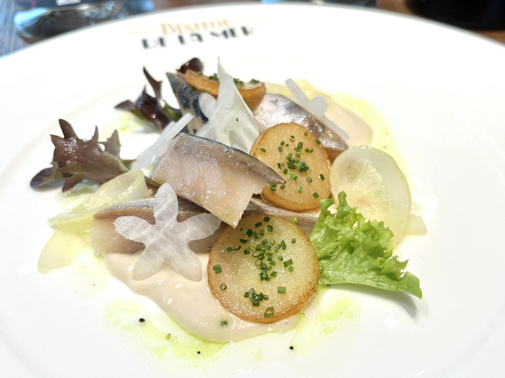 Tops 28972f08-264f-4051-aacc-bb127f768adc