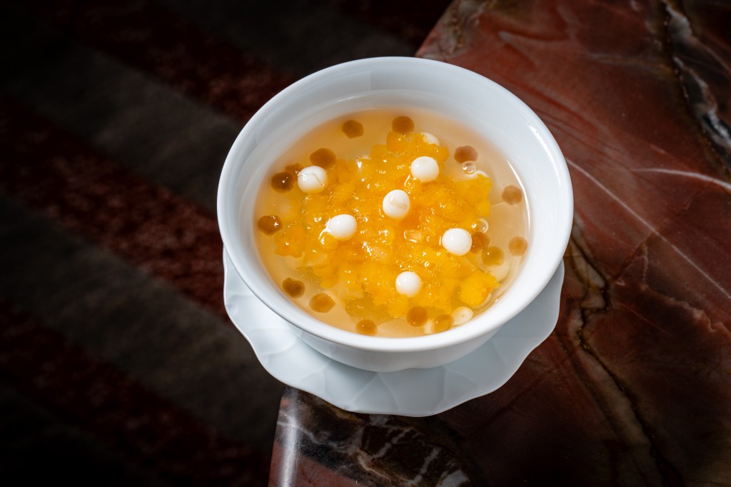 Sweet soup with golden fungus, Nostoc algae, lotus seeds and attap seeds