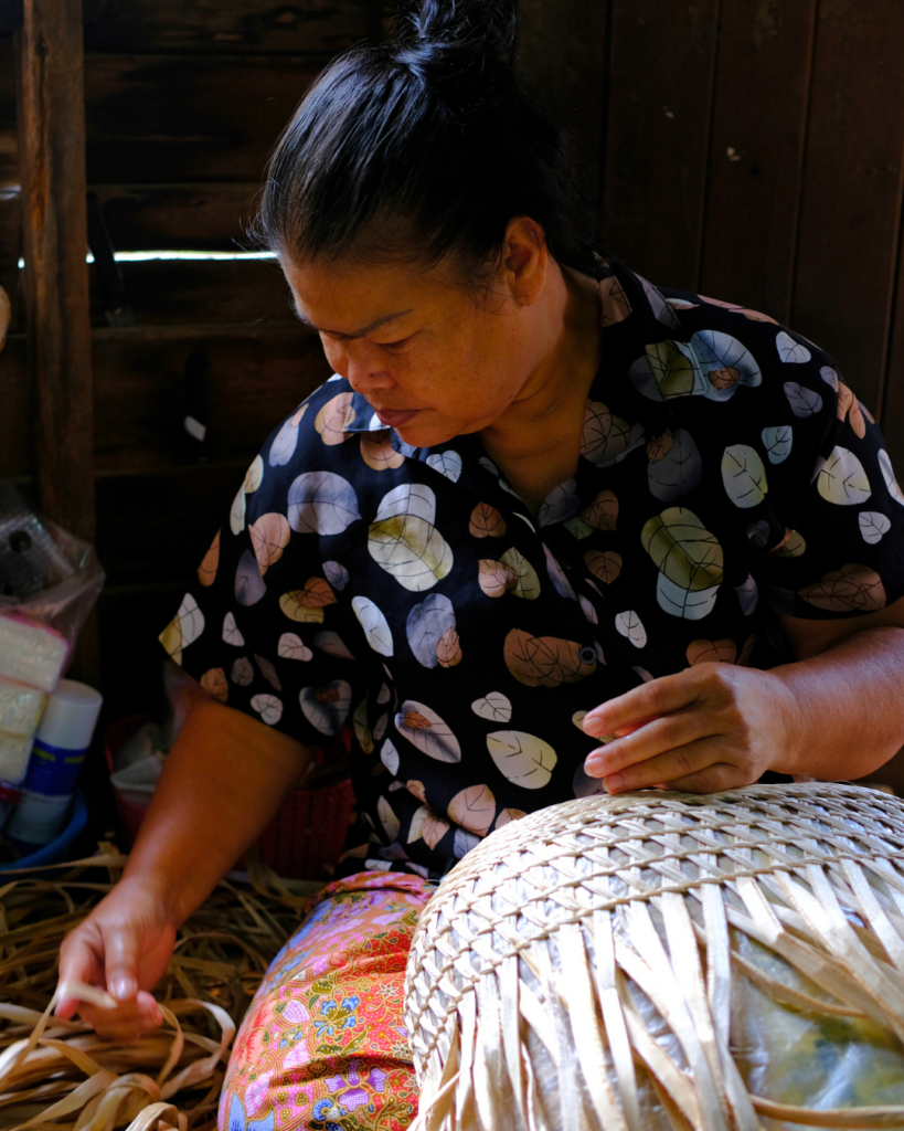 02_TAI_Banana_Tree_Fibre_Weaving